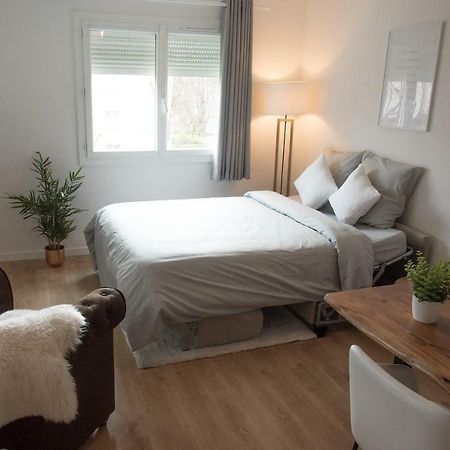 Au Rue De La Fleuriee Lägenhet Saint-Apollinaire  Exteriör bild