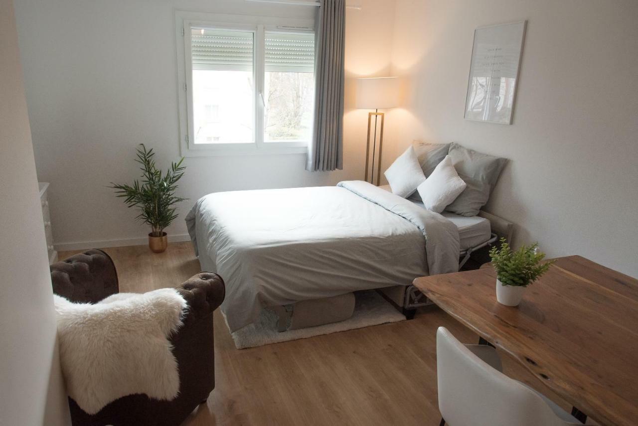 Au Rue De La Fleuriee Lägenhet Saint-Apollinaire  Exteriör bild