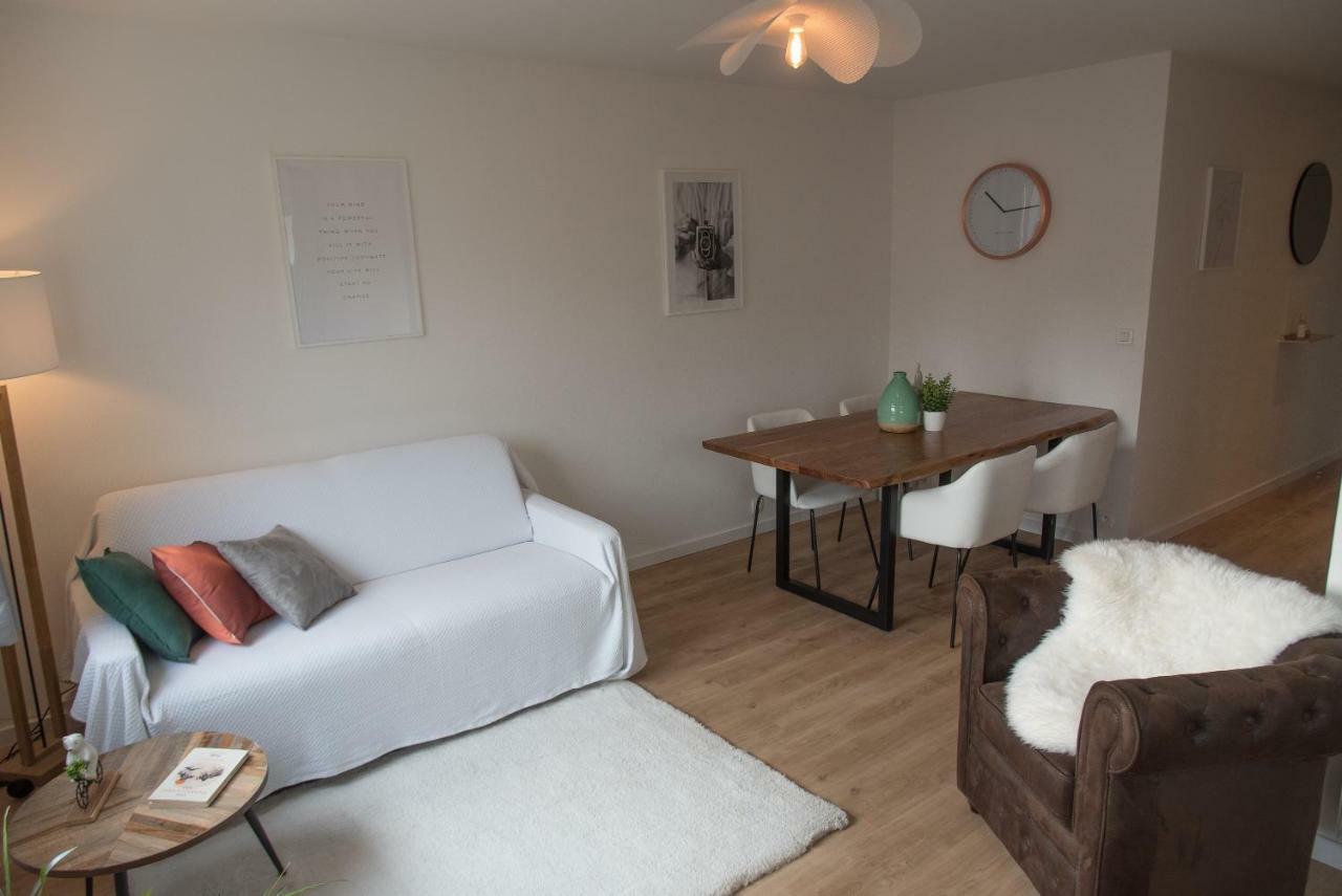 Au Rue De La Fleuriee Lägenhet Saint-Apollinaire  Exteriör bild